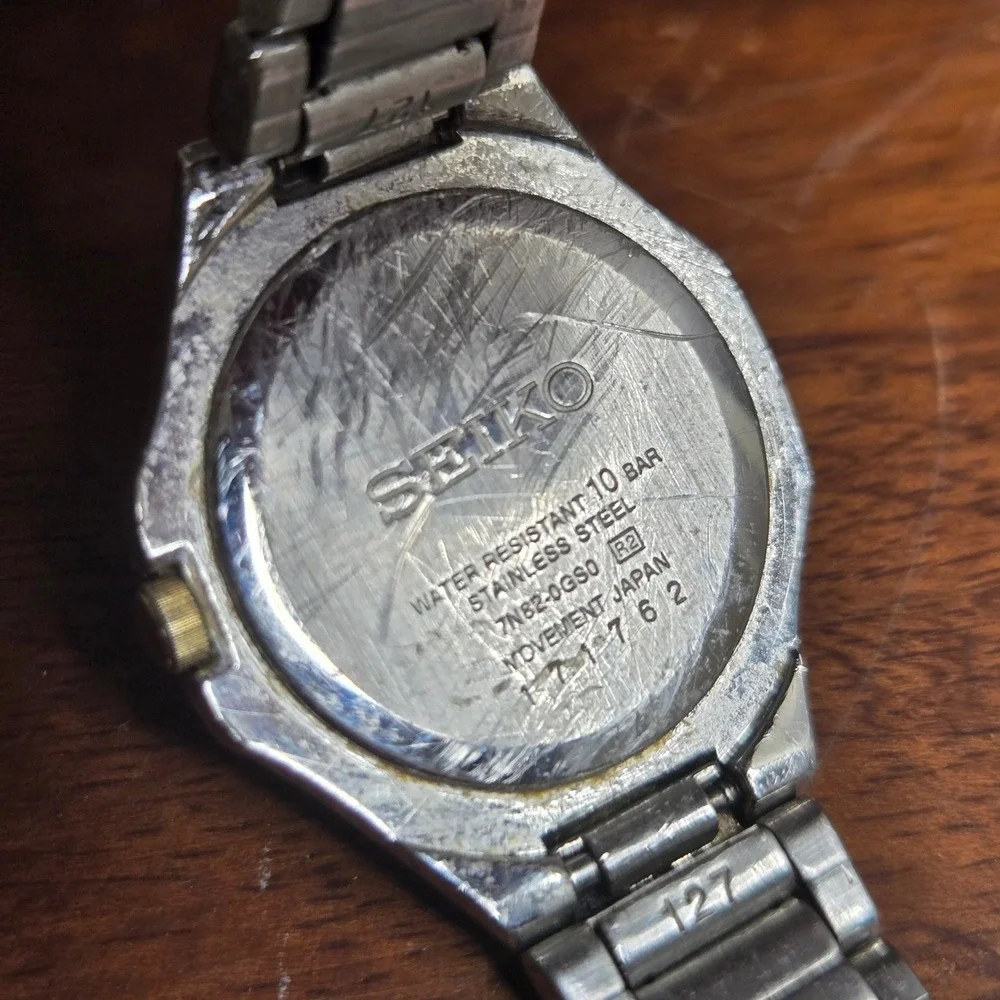Seiko Two Tone Stainless Steel 100M Water Resistant Watch 7N82-0GS0 Tested